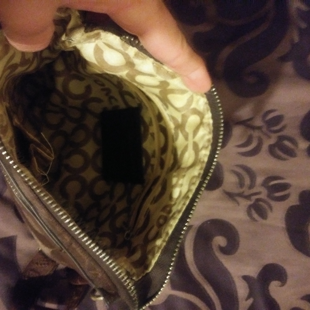 Coach purse - Picture 4 of 6